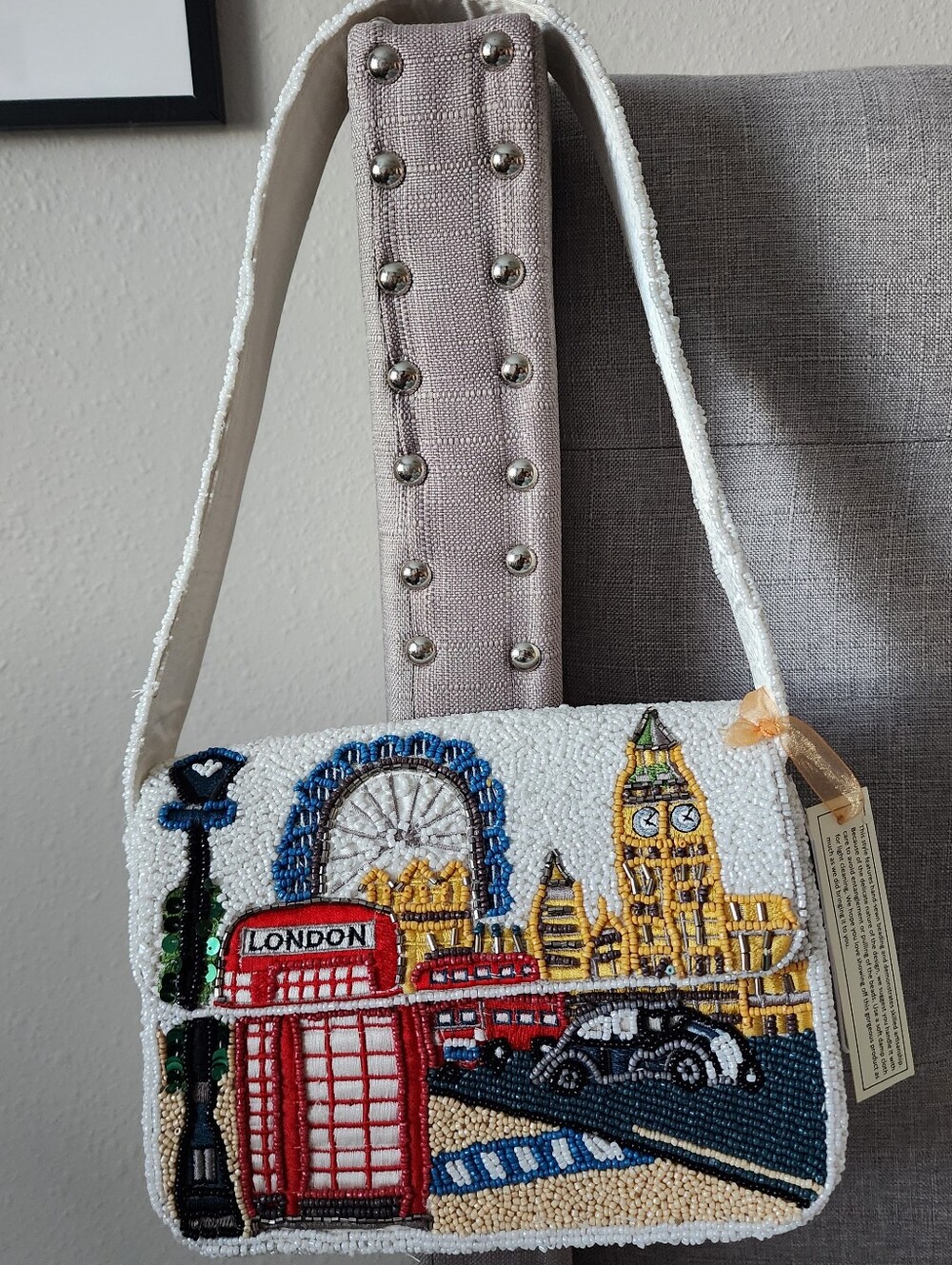 BRAND NEW WITH TAGS Stunning fully beaded London landmarks shoulder bag